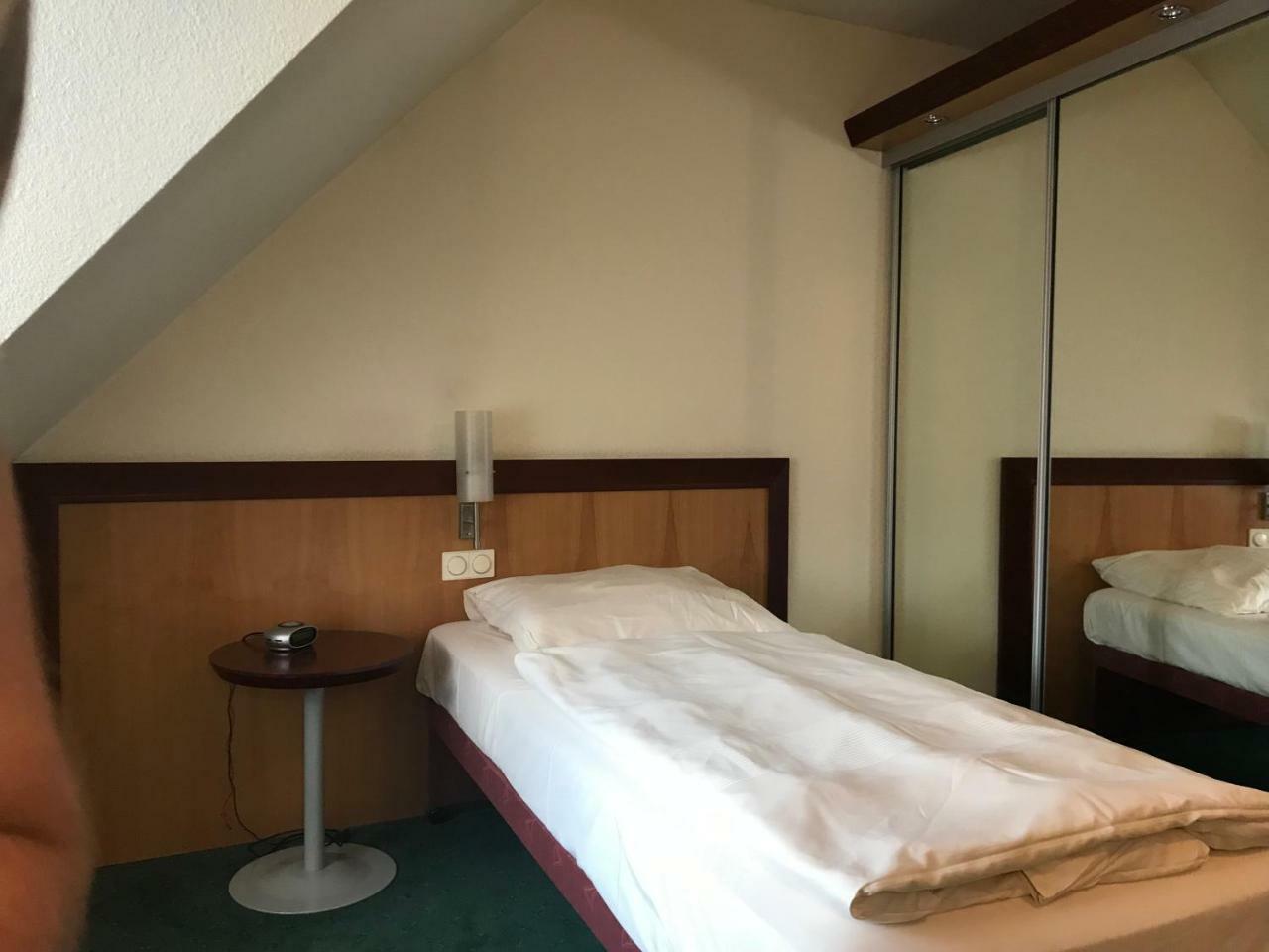 הופהיים אם טאונוס Hotel Gasthof Gruener Wald מראה חיצוני תמונה